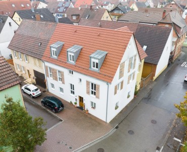 Modernes Mehrfamilienhaus (3 Wohnungen) mit zwei großen Scheunen direkt in Lauffen a. Neckar